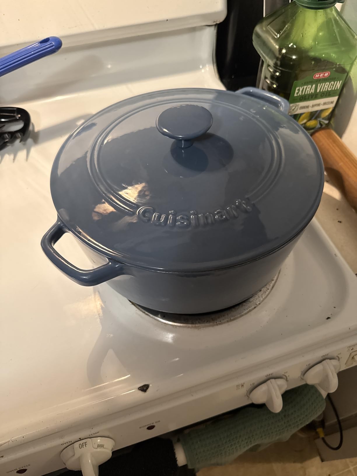 Cuisinart Chef's Classic Enameled Cast Iron Dutch Oven with Lid, Porcelain Enameled Interior, Oven Safe, Induction Compatible, 5-Quart, Round, Cardinal Red customer photo 2