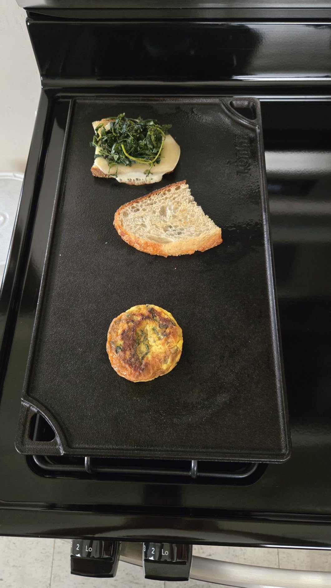 Lodge Reversible Cast Iron Grill/Griddle Pan, 16.75 x 9.5 Inches customer photo 1
