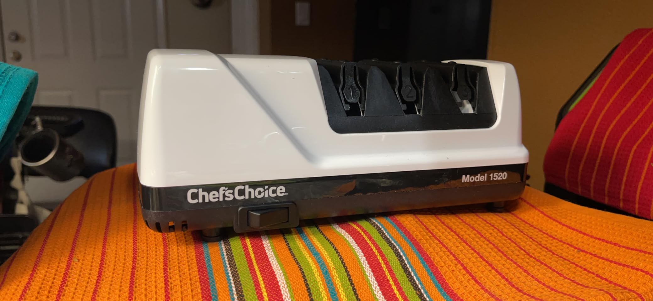 Chef'sChoice Professional Electric Knife Sharpeners AngleSelect for 15- and 20-Degree Straight-Edge and Serrated Knives with Diamond Abrasives & Precision Angle Control, 2-Stage, Metallic customer photo 2