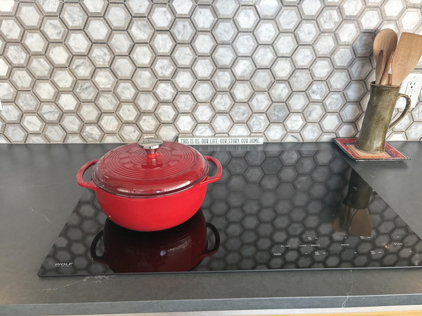 Lodge Essential Enamel Cast Iron Dutch Oven, 4.5 Quart, Caribbean Blue customer photo 2