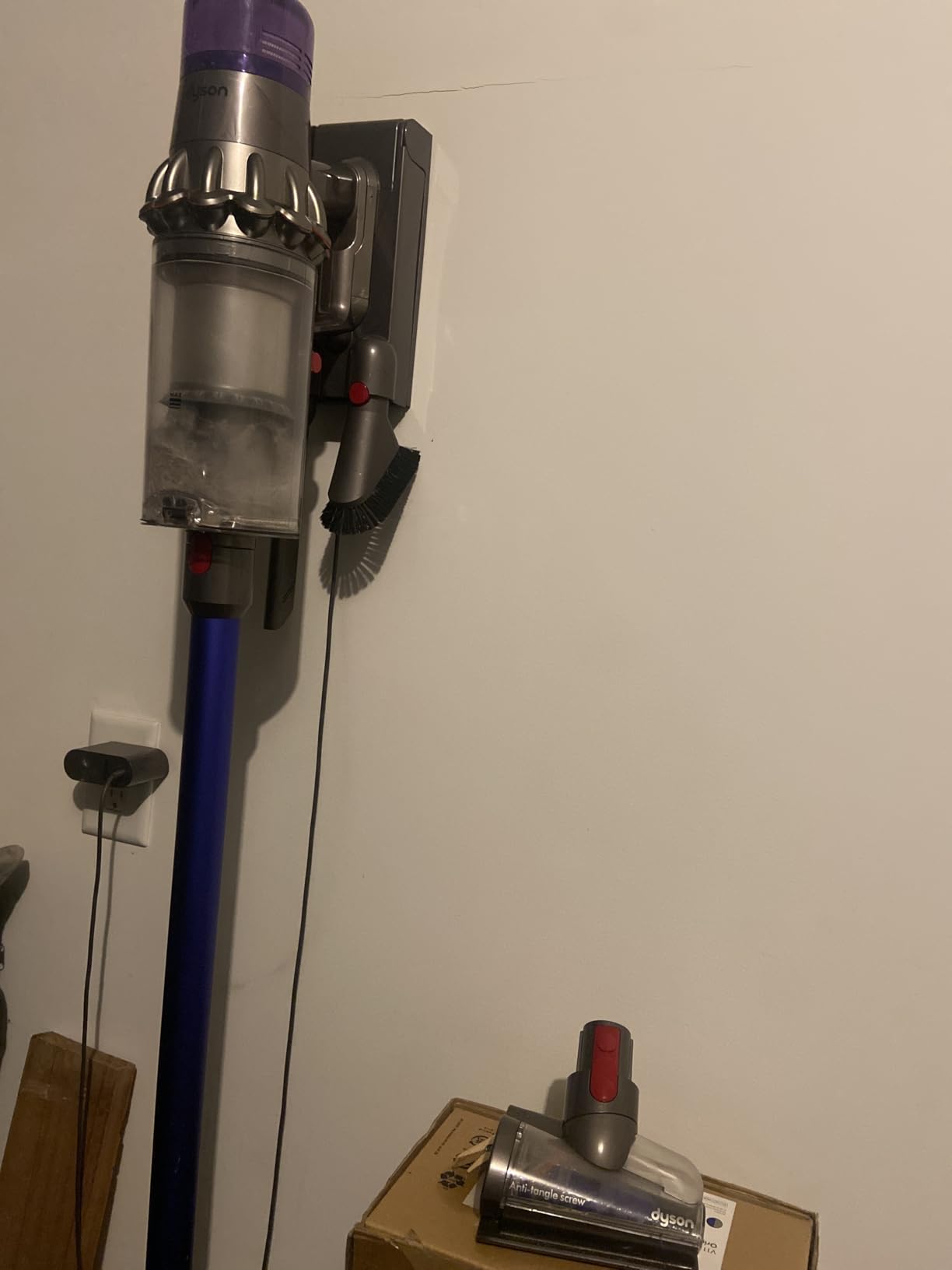 Dyson V11 Origin Cordless Vacuum, 185AW, 3 Power Modes, Up to 60 Minutes,² Deep Cleans Hard Floors and Carpets, Detangles pet Hair, Converts to Handheld customer photo 1