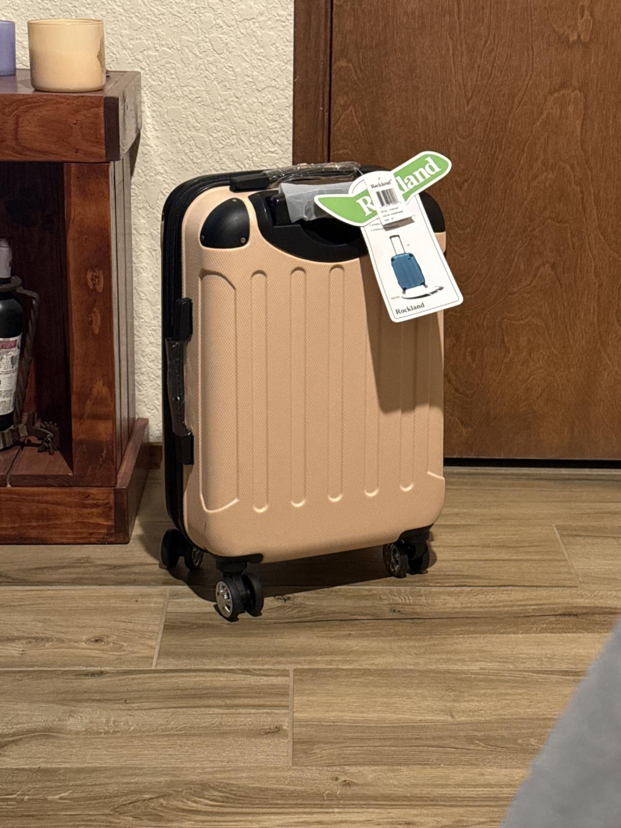 Rockland London Hardside Spinner Wheel Luggage, White, 3-Piece Set (20/24/28) customer photo 1