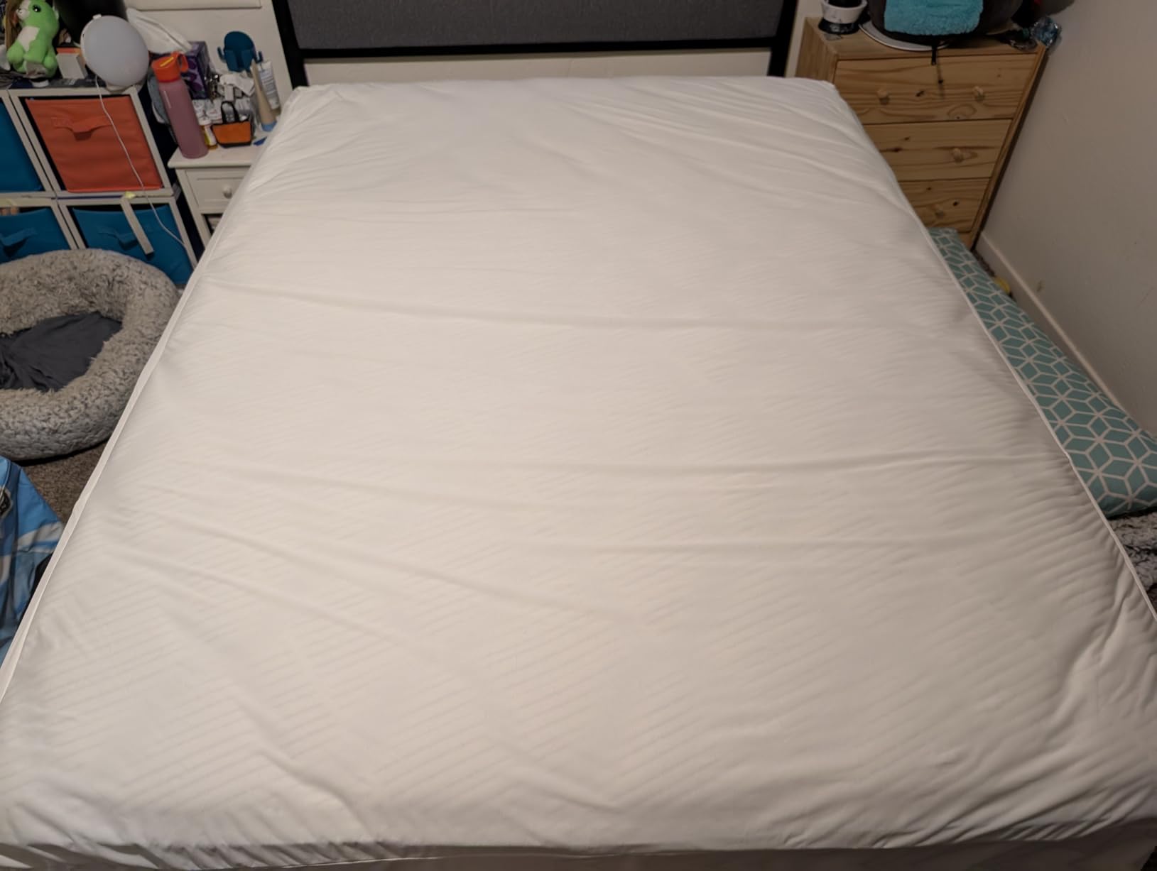 Utopia Bedding Waterproof Mattress Protector Queen Size, Zippered Mattress Encasement Bed Bug and Dust Mite Proof, Absorbent Six-Sided Mattress Cover customer photo 1