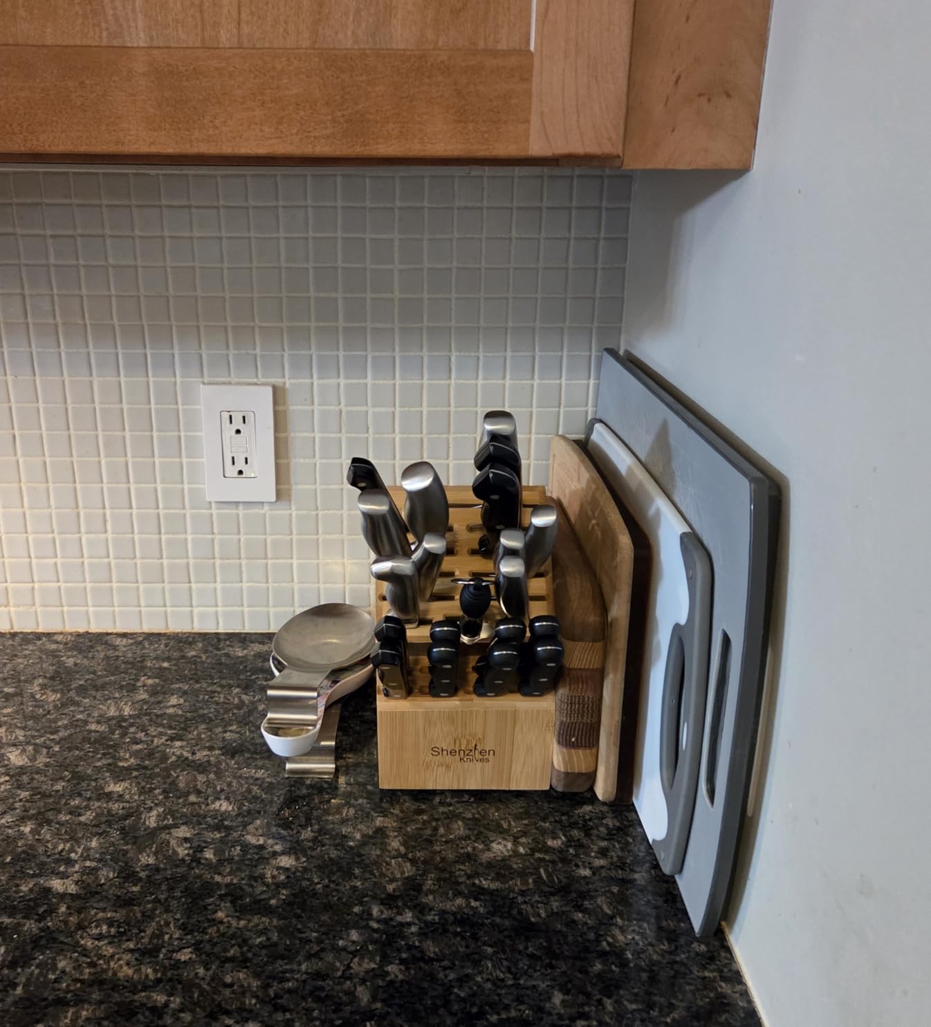Shenzhen Knives 20 Slot Bamboo Countertop Knife Block – Large, 8x5.25x11 customer photo 1