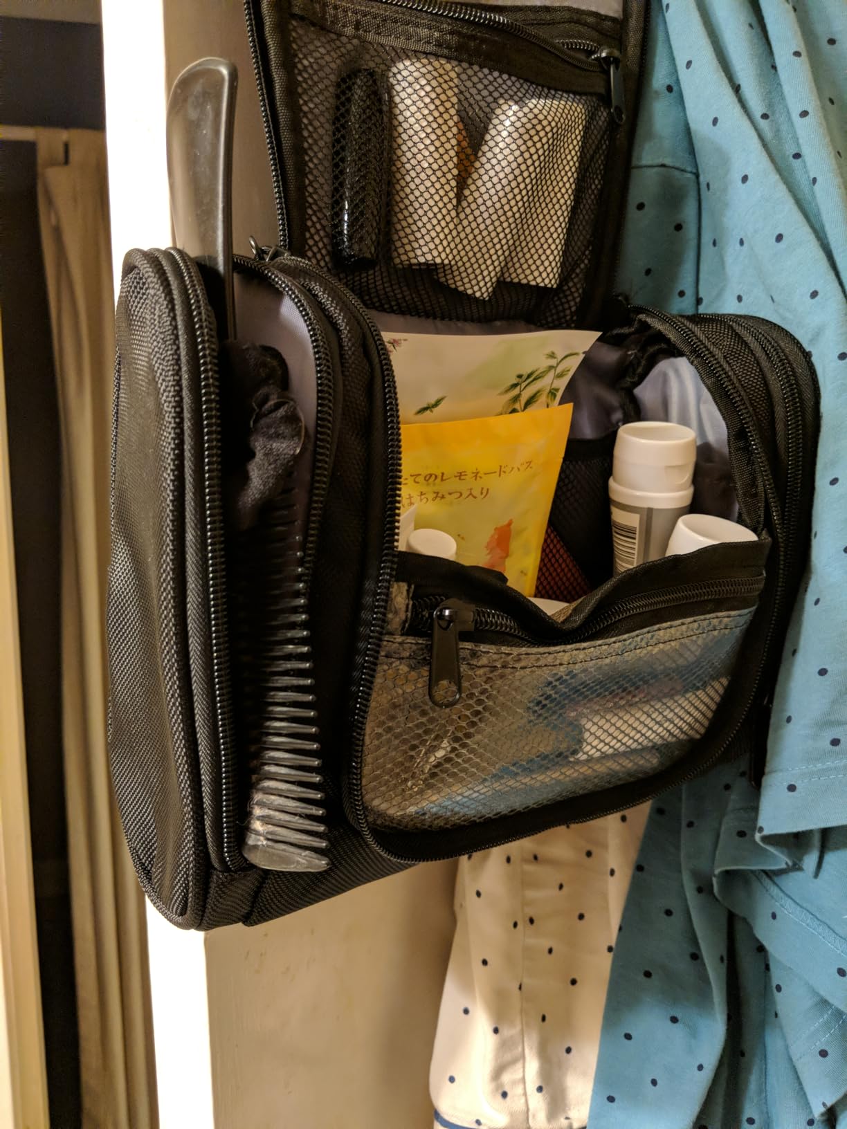 Amazon Essentials Spacious Toiletry Bag, Hanging Cosmetic Dopp Kit with Multiple Compartments, Durable Polyester, Large Capacity Storage, Compact Design, Black (Previously Amazon Basics) customer photo 2