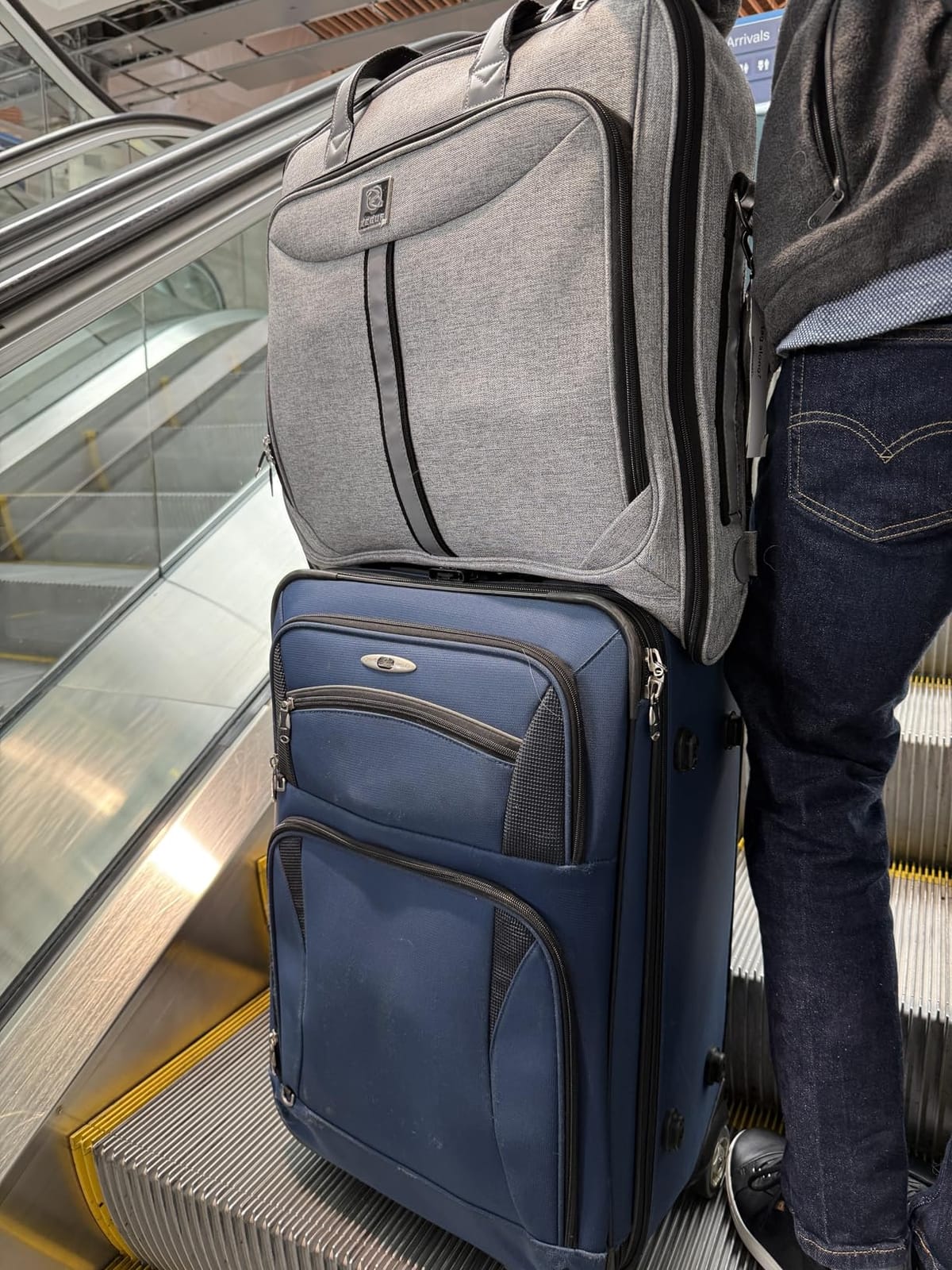 ZEGUR Premium travel garment bag. Carry-on for Men & Women. Hangs 4 Items customer photo 2