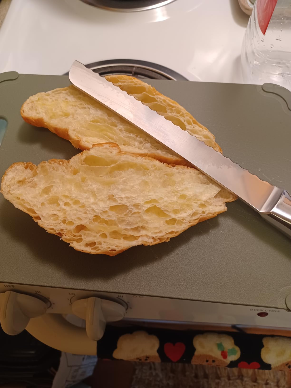 Orblue Serrated Bread Knife with Upgraded Stainless Steel Razor Sharp Wavy Edge - Bread Cutter Ideal for Slicing Homemade Bagels, Cake (8-Inch Blade with 5-Inch Handle) customer photo 1