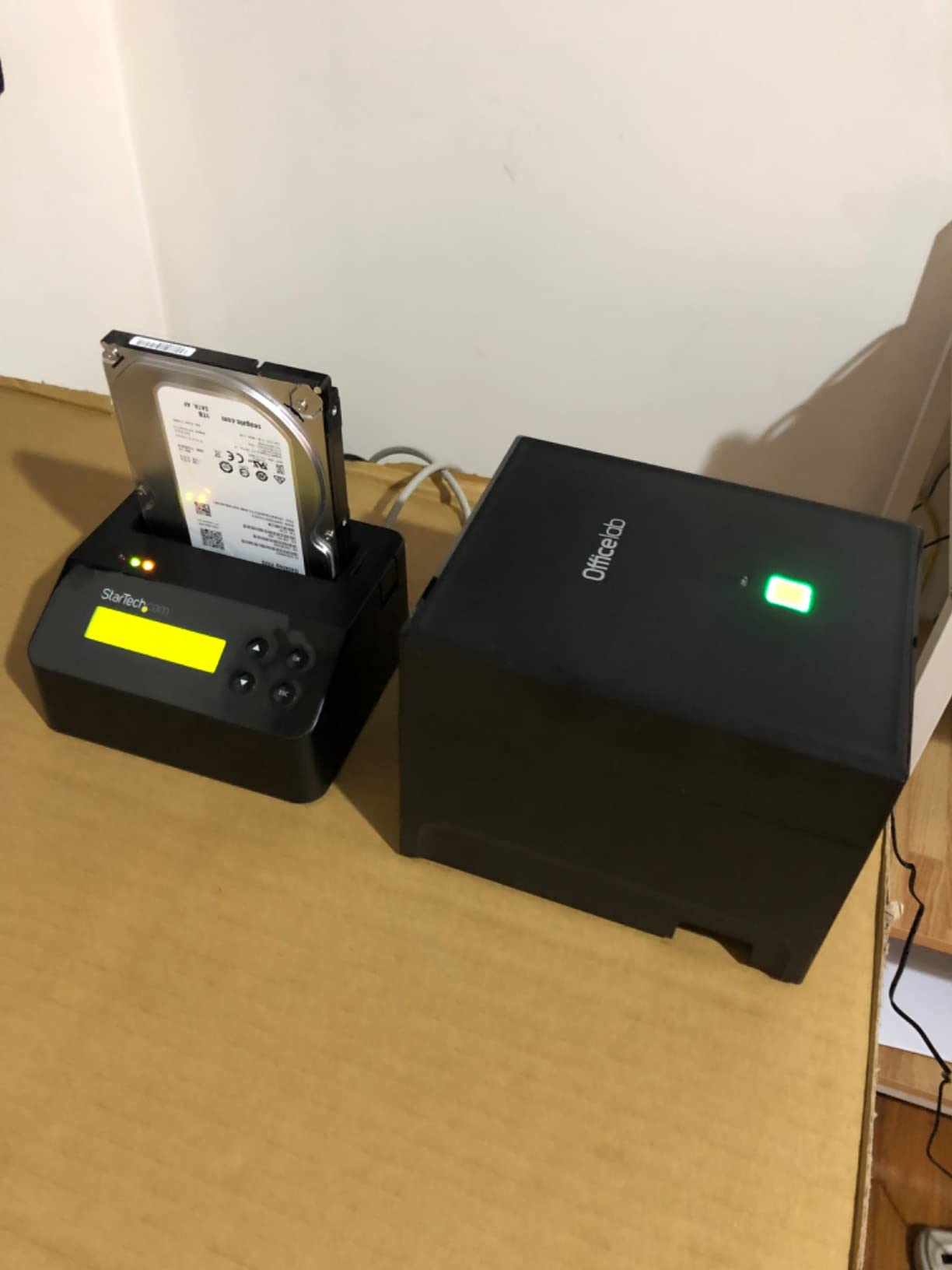 StarTech.com Single Bay SSD/HDD Hard Drive Eraser, 2.5/3.5