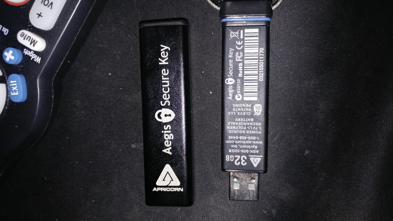 iStorage datAshur PRO 32 GB | Encrypted USB Memory Stick | FIPS 140-2 Level 3 Certified | Password protected | Dust/Water Resistant | IS-FL-DA3-256-32 customer photo 2