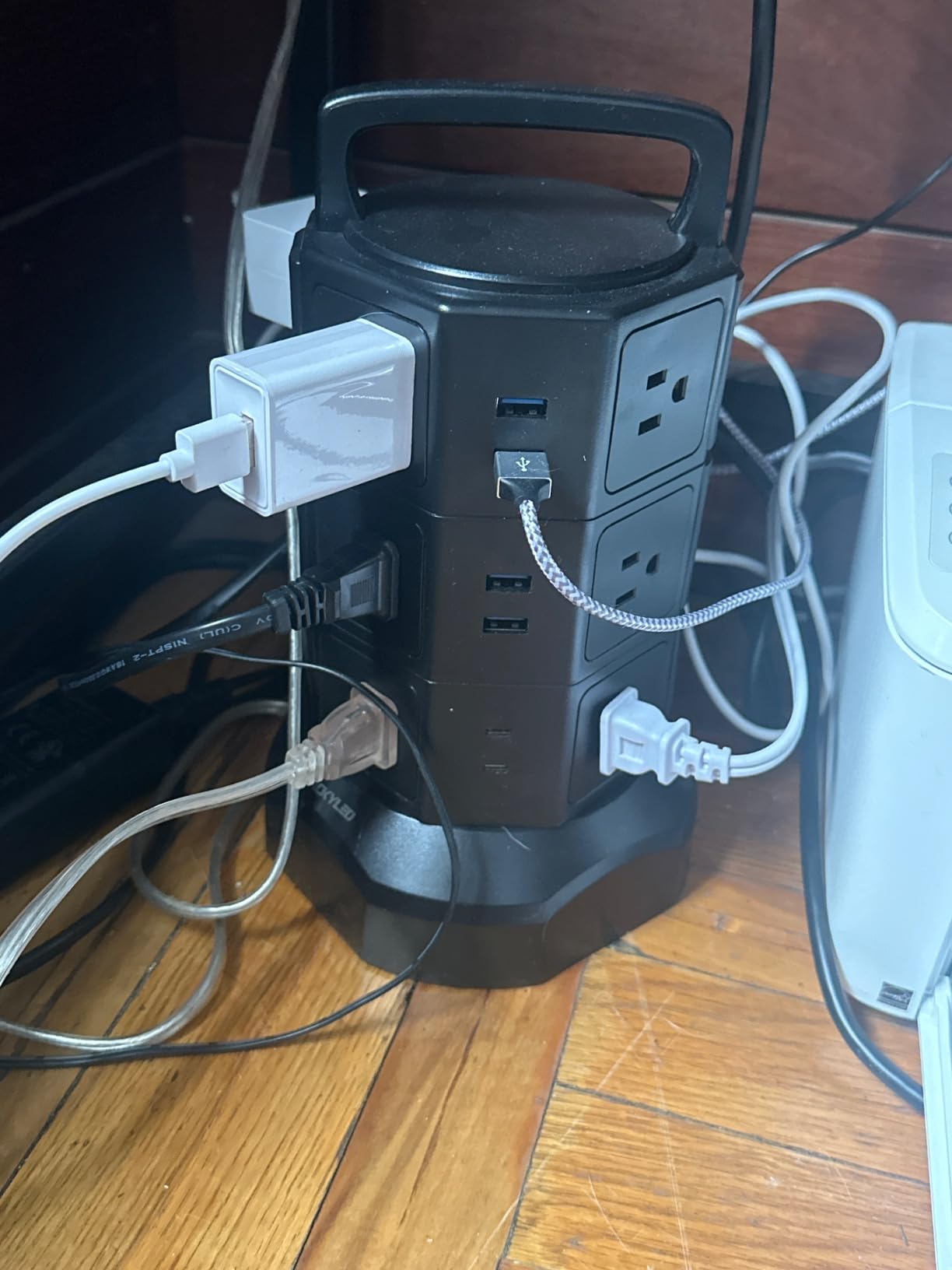 JACKYLED Power Strip Tower Surge Protector, 12 AC 6 USB (2 USB C), 1050J customer photo 1