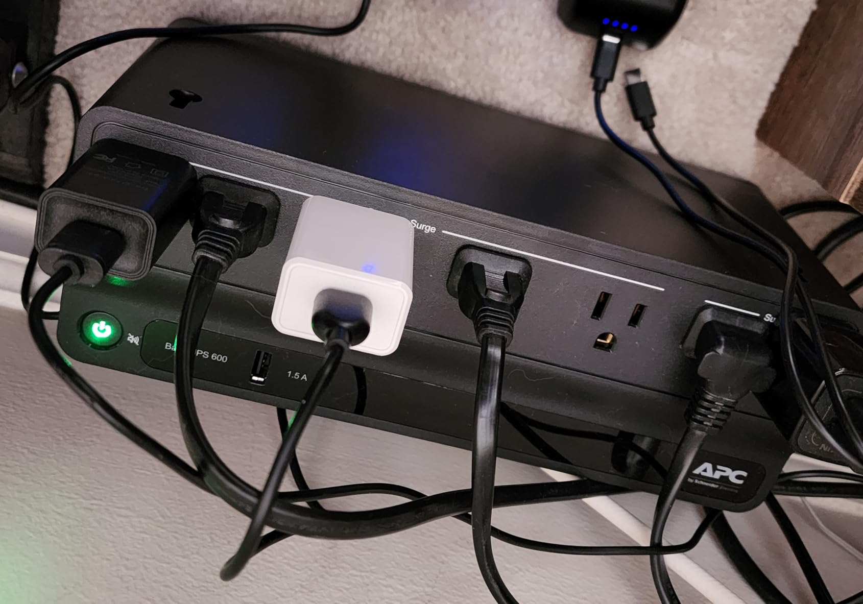 APC UPS 600VA/330W UPS Battery Backup for Computer, Router, NAS, BE600M1 customer photo 1