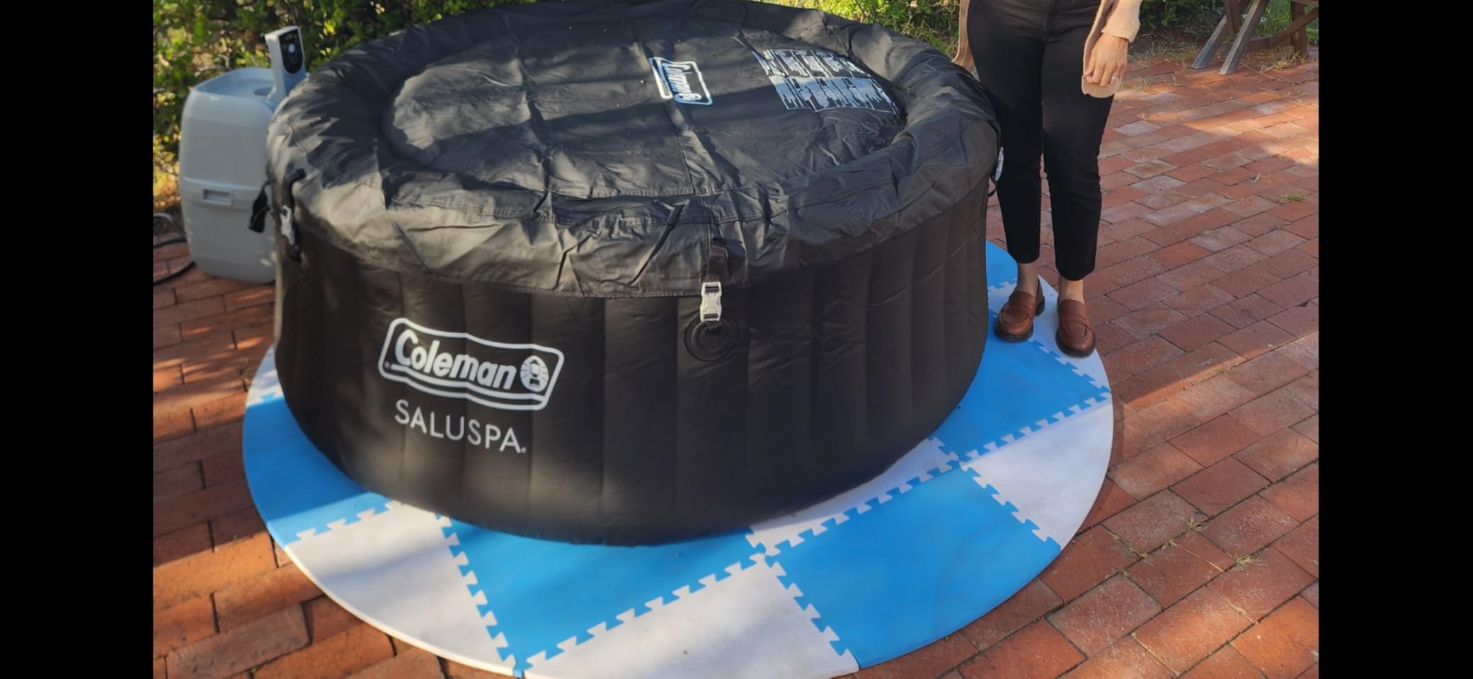Coleman SaluSpa Miami AirJet 2 to 4 Person Round Inflatable Hot Tub Portable Outdoor Spa with 120 Soothing AirJets and Insulated Cover, Black customer photo 2