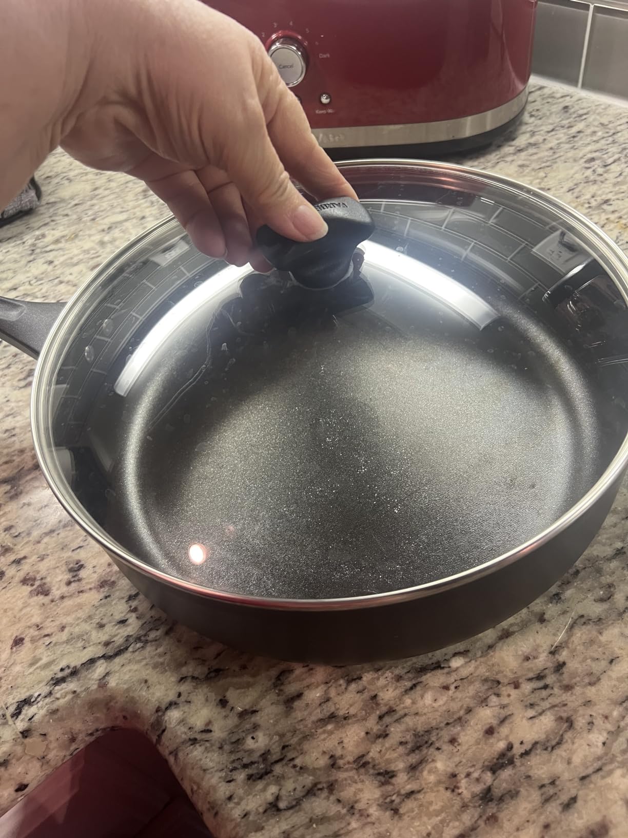 Farberware Nonstick Jumbo Cooker Chef's Saute Pan with Lid, 6-Quart, Black customer photo 2