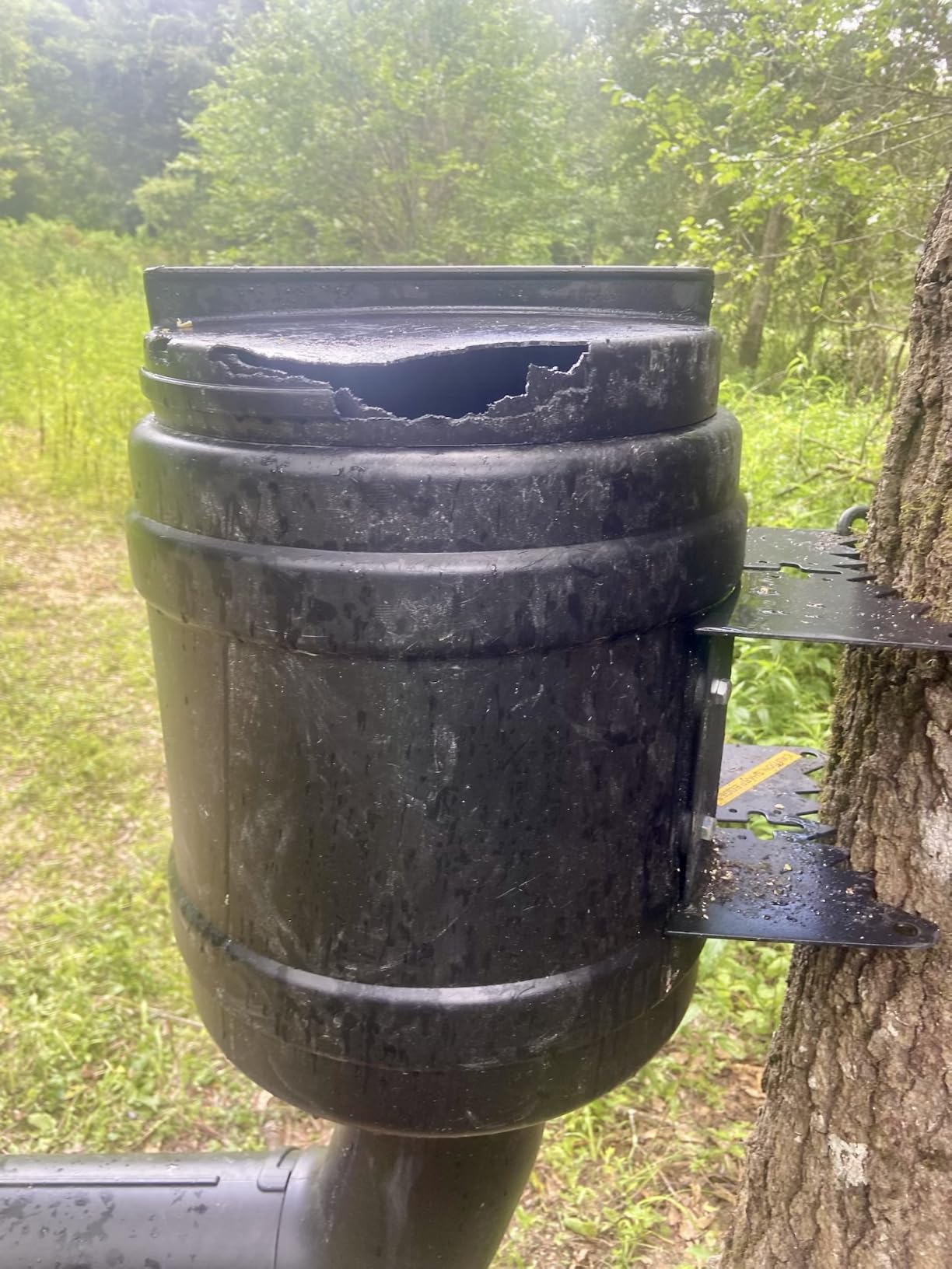 On Time T-Post Gravity Feeder, 80 lb. Capacity customer photo 1