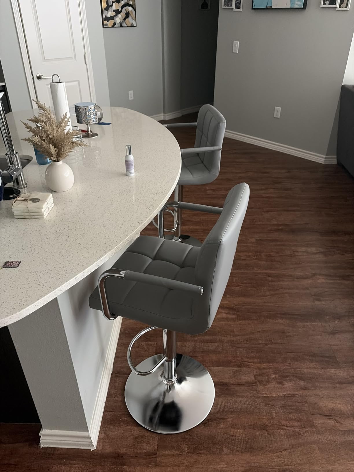 Yaheetech Bar Stools Set of 2, Swivel with Backs, Adjustable Height, White customer photo 1