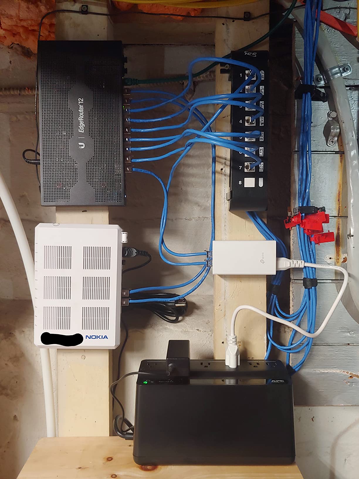 Omada 48V PoE Injector, Gigabit, Up to 24W(POE4824G) customer photo 1