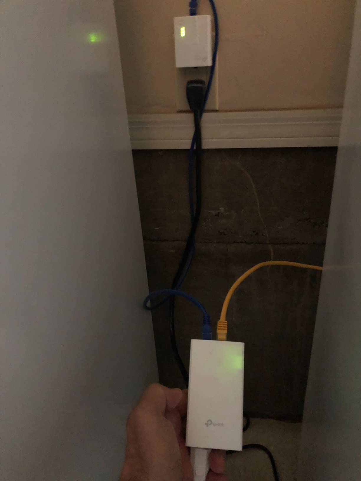 Omada 48V PoE Injector, Gigabit, Up to 24W(POE4824G) customer photo 2
