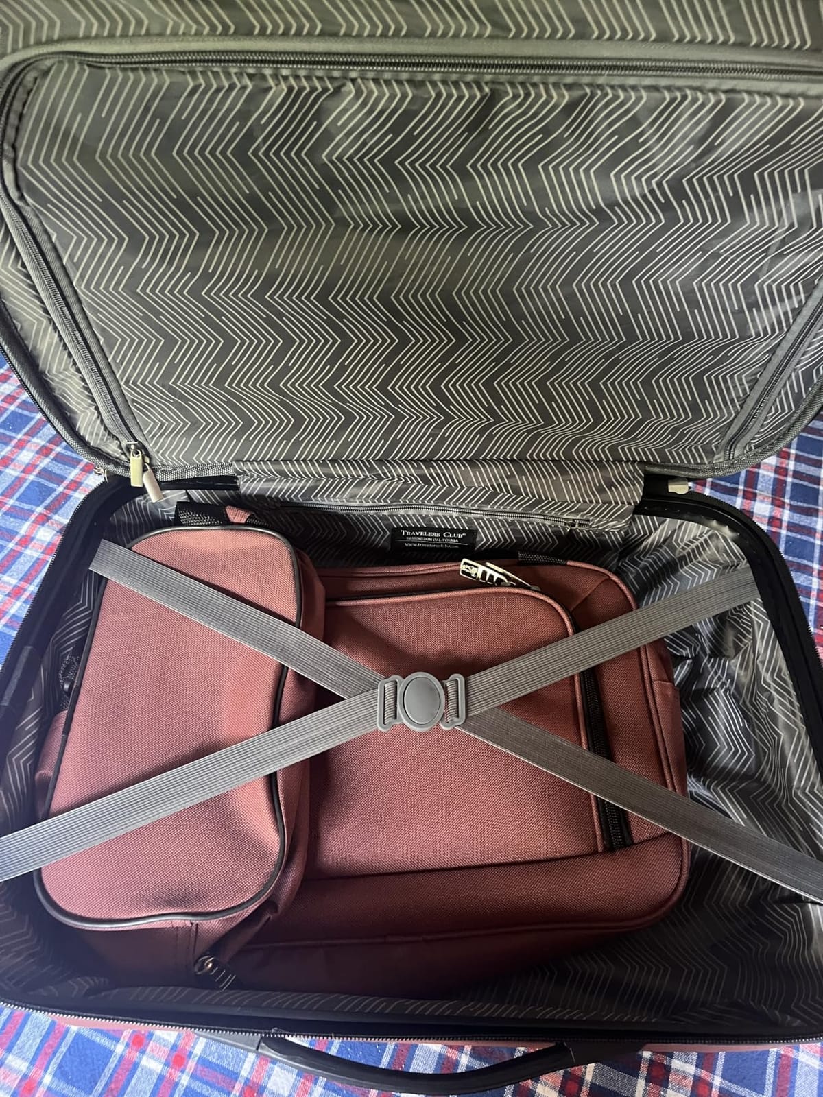 Travelers Club Chicago Hardside Expandable Spinner Luggage, Black, 3 Piece Set customer photo 2