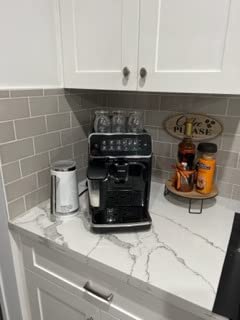 Philips 3200 Series Fully Automatic Espresso Machine, LatteGo Milk Frother, 5 Coffee Varieties, Intuitive Touch Display, 100% Ceramic Grinder, AquaClean Filter, My Coffee Choice, Black (EP3241/54) customer photo 1