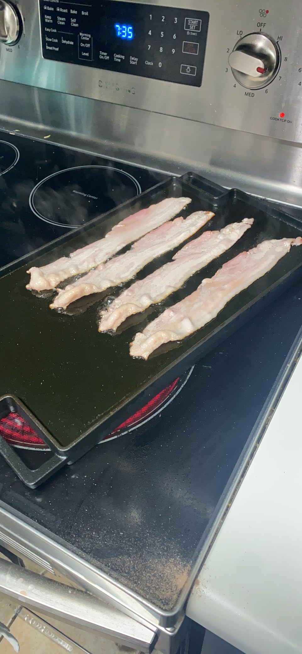 NutriChef Cast Iron Reversible Griddle 18x10 Inch – Pre-Seasoned Flat Top & Ridged Grill Side, Stove Top Griddle for Gas Grill, Outdoor & Indoor Cooking customer photo 2
