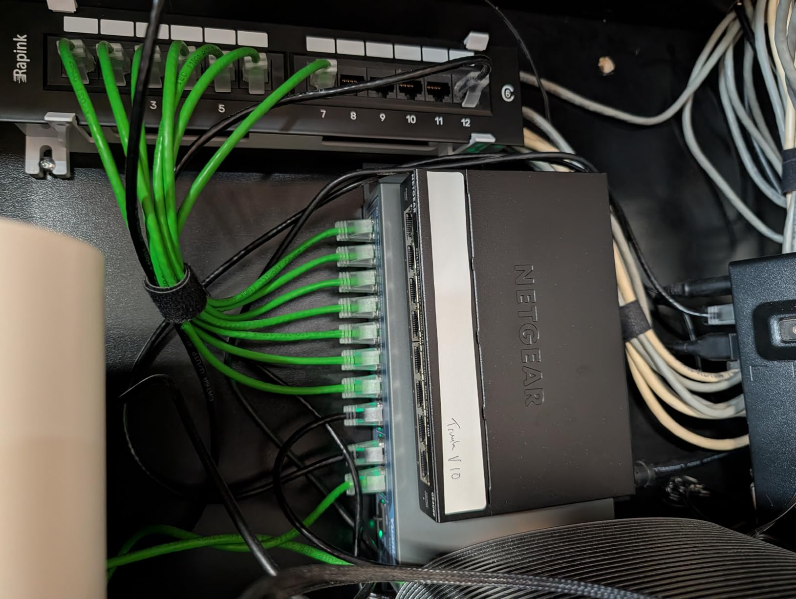 YuanLey 16 Port Gigabit PoE Switch with 2 Gigabit Uplink, 16 PoE+ Port 1000Mbps, 250W 802.3af/at, Metal Desktop/Rackmount, Unmanaged Plug and Play Network Switch customer photo 2