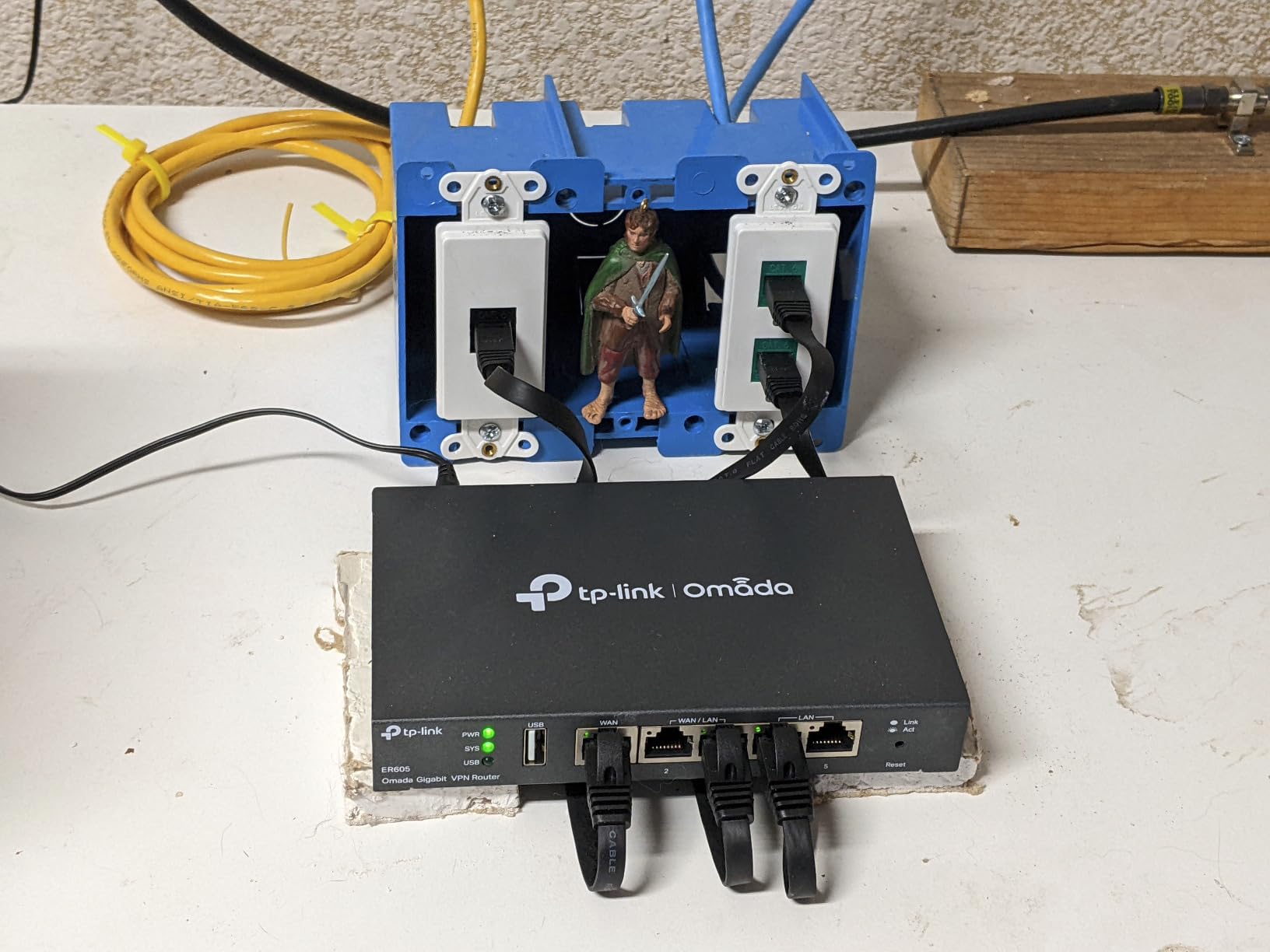 TP-Link ER605 V2, Wired Gigabit VPN Router customer photo 2