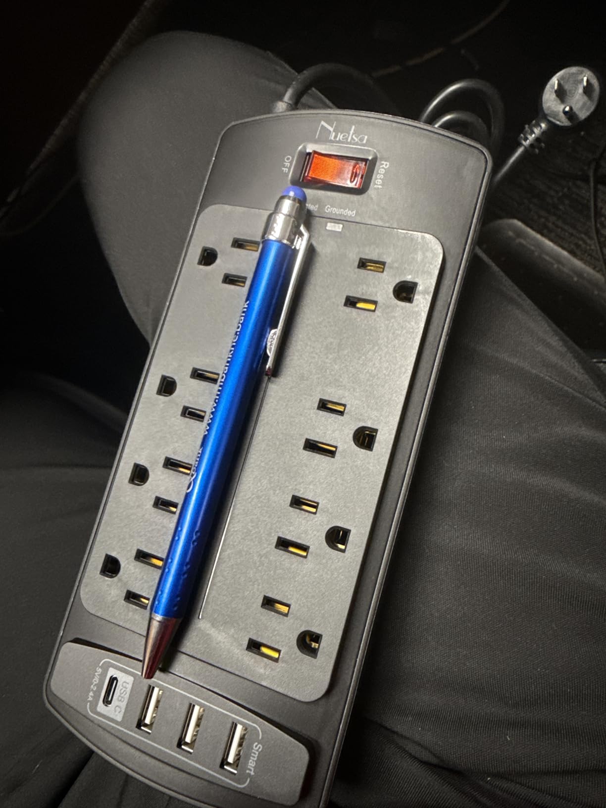 Surge Protector Power Strip - Nuetsa Flat Plug Extension Cord with 8 Outlets and 4 USB Ports, 6 Feet Power Cord, 2700 Joules, ETL Listed, Black customer photo 2