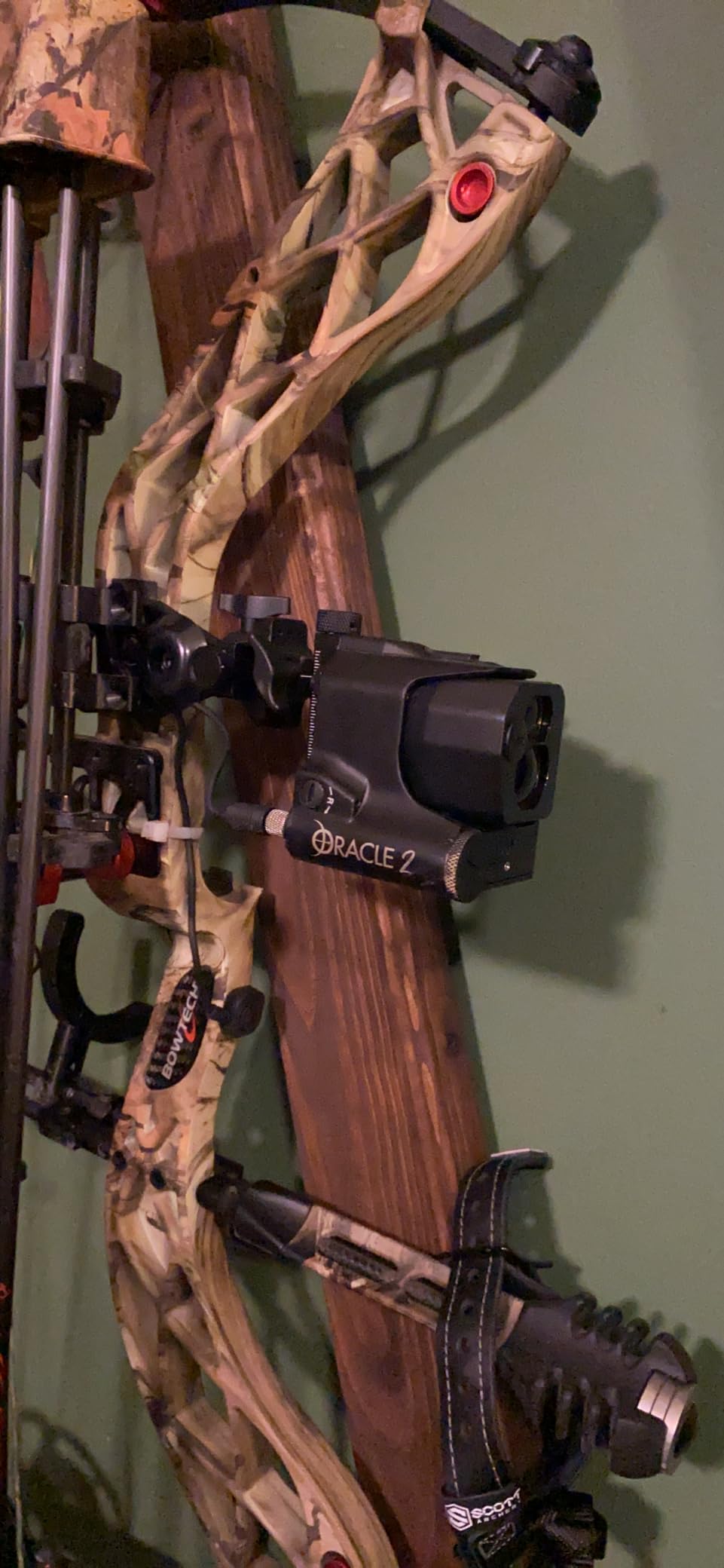 Burris Optics Oracle 2 Rangefinder Bow Sight, Built in Range Finder Measures Exact Distance, Calculates Perfect Aim/Drop Point, Adaptable Right or Left Handed Mount customer photo 1