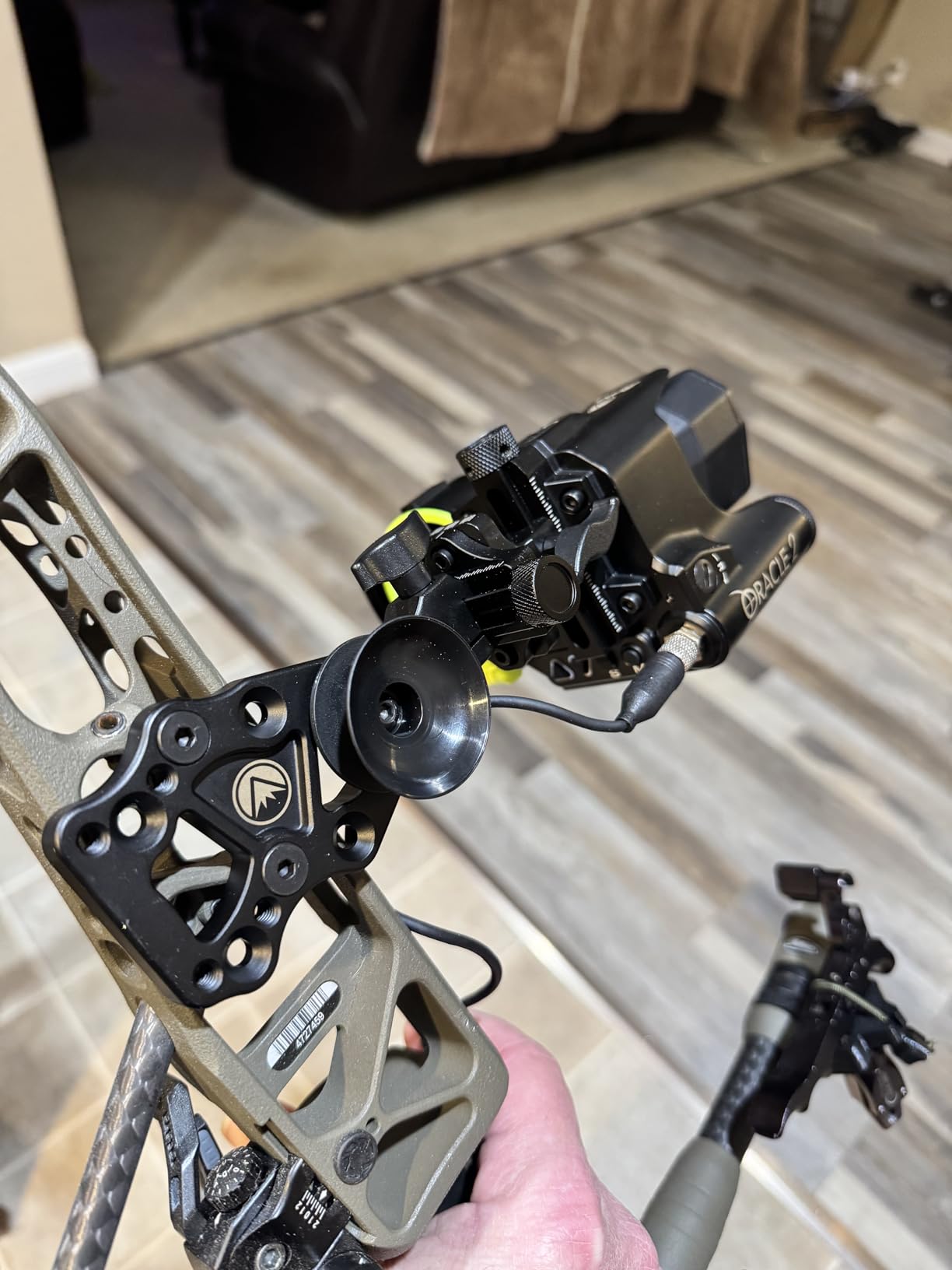 Burris Optics Oracle 2 Rangefinder Bow Sight, Built in Range Finder Measures Exact Distance, Calculates Perfect Aim/Drop Point, Adaptable Right or Left Handed Mount customer photo 2