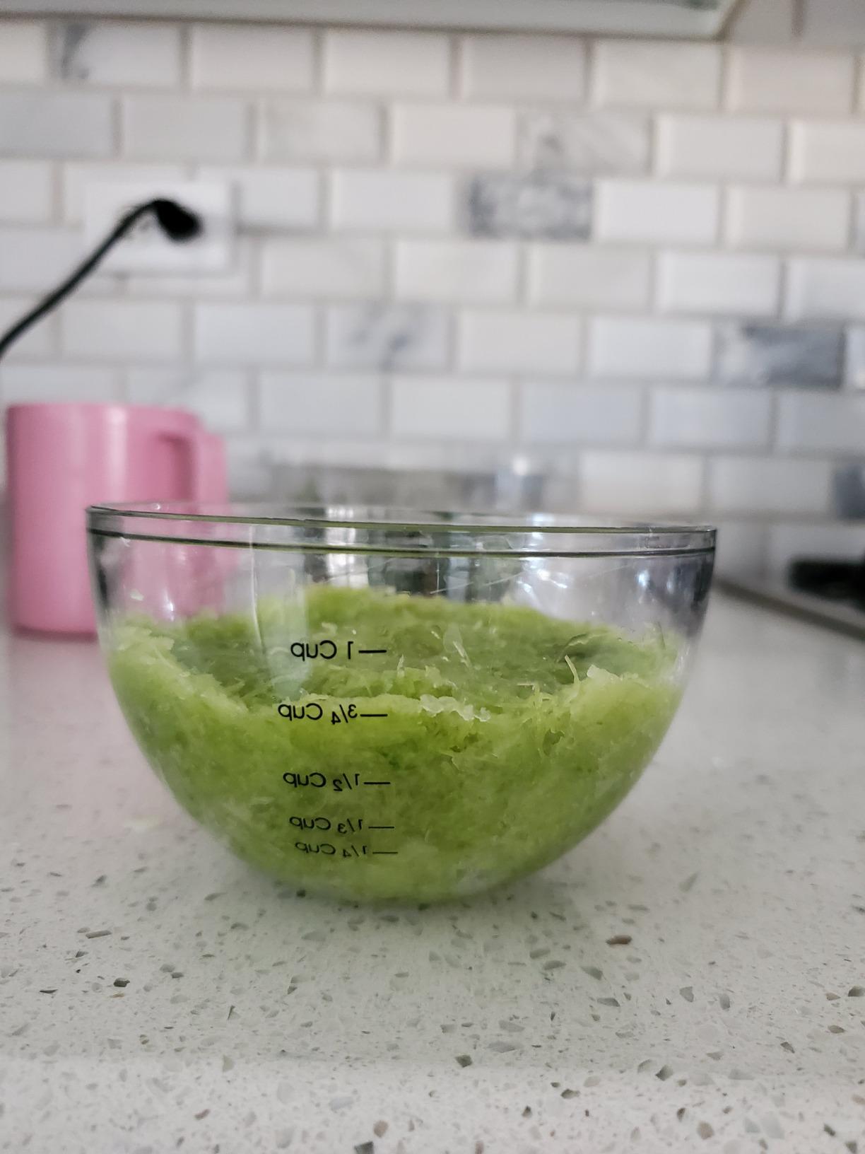 Jocuu Slow Masticating Juicer with 2-Speed Modes - Cold Press Juicer Machine - Quiet Motor & Reverse Function - Easy to Clean Juicer Extractor - Juice Recipes for Fruits & Vegetables (White) customer photo 1
