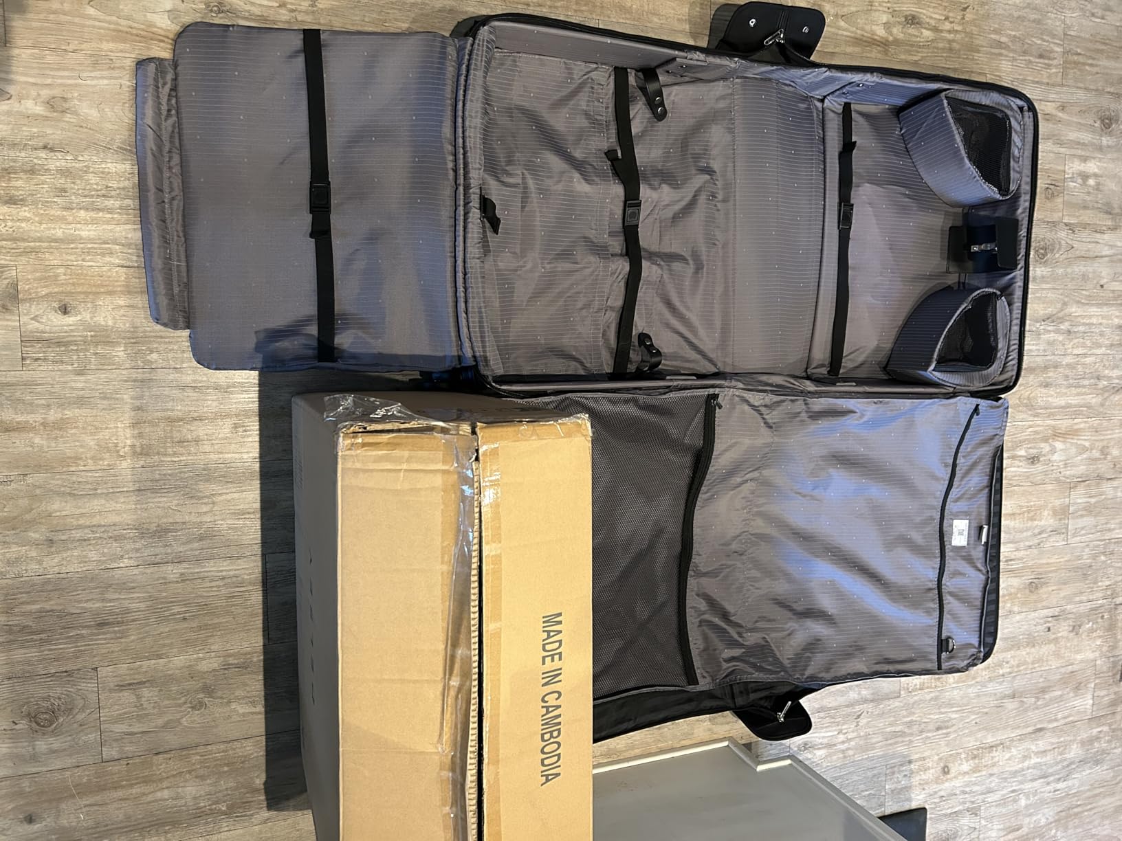 DELSEY PARIS Helium DLX, Rolling Garment Bag with Wheels, Black customer photo 1