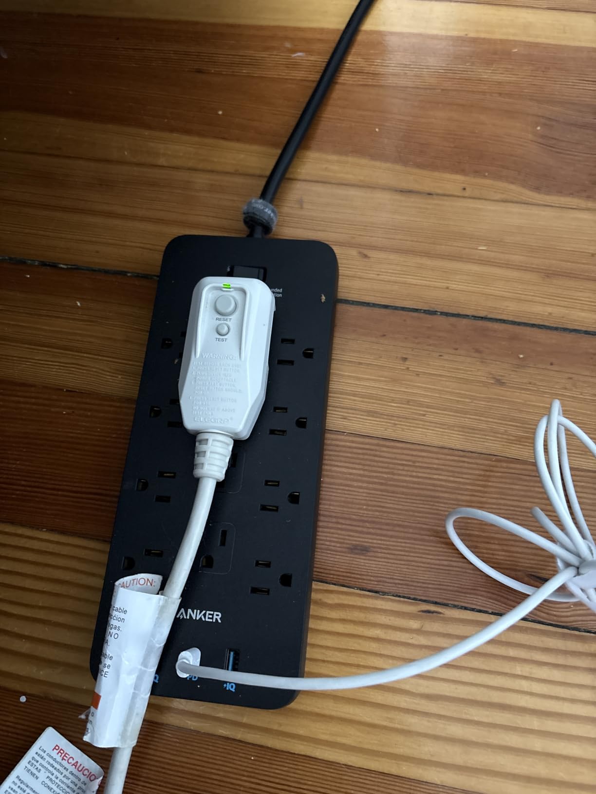 Anker Power Strip with 2100J Surge Protector, Outlet Extender, 20W, 12 AC customer photo 2