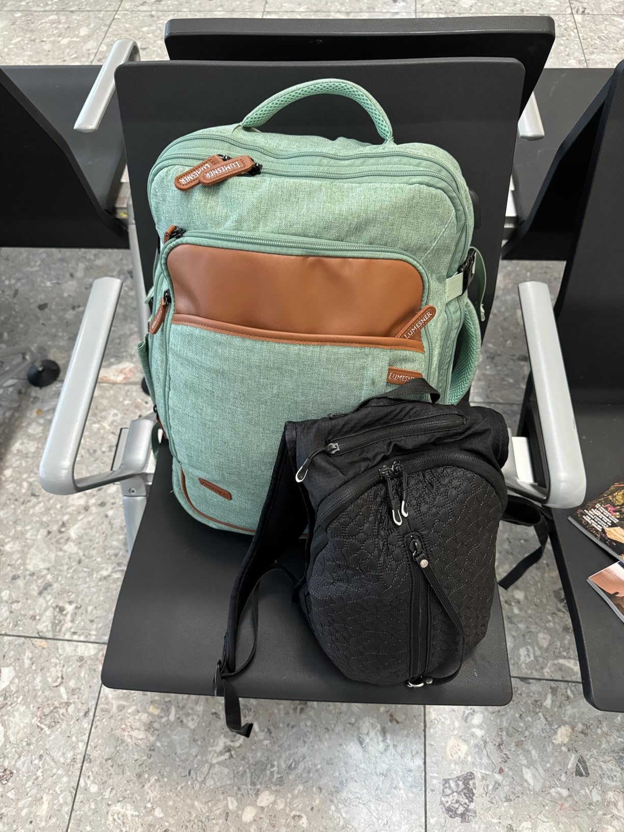 Lumesner 40L Expandable Travel Backpack, Carry On Backpack Flight Approved customer photo 2