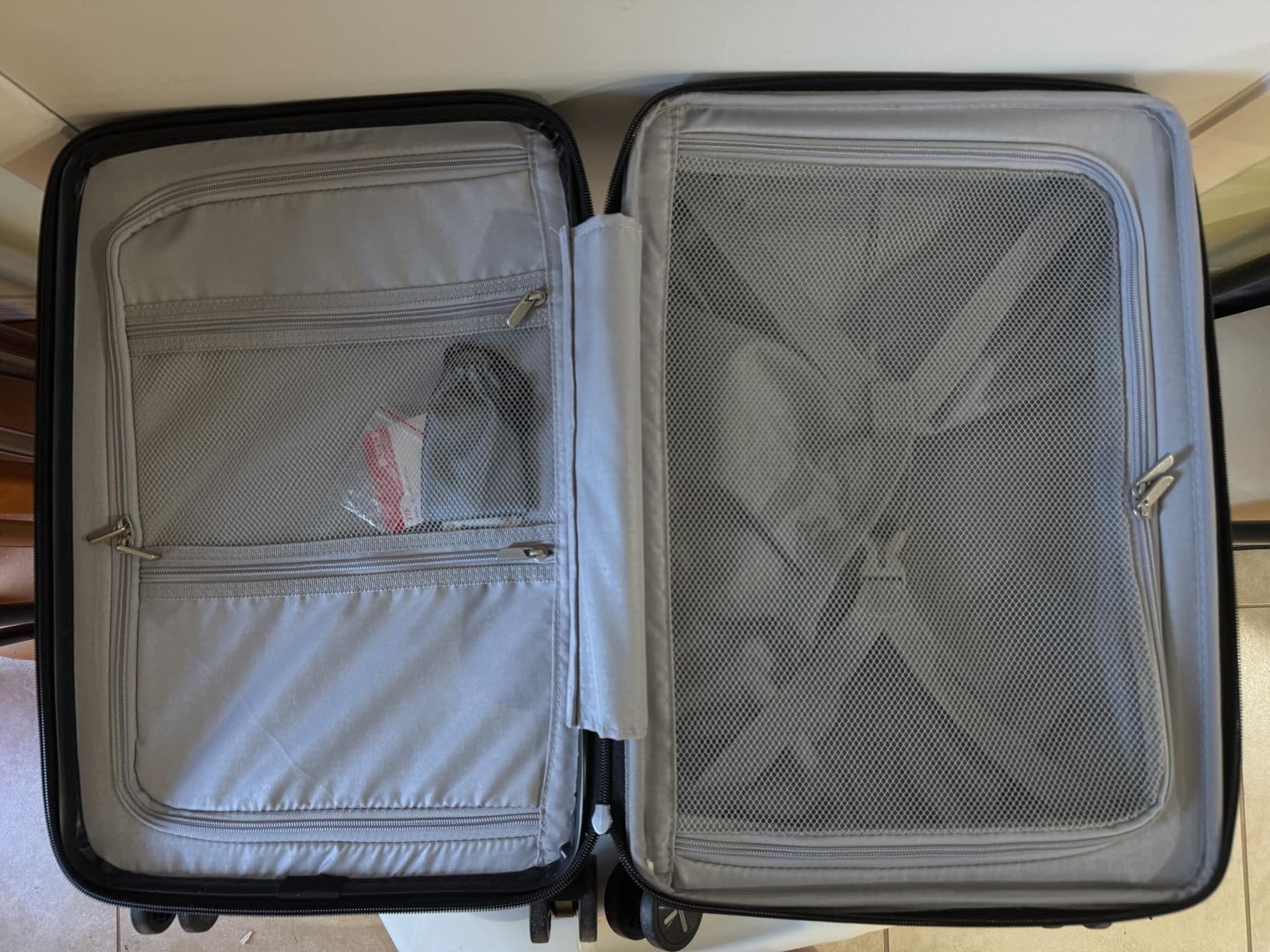 LUGGEX 20 Inch Carry On Luggage 22x14x9 Airline Approved, Charcoal Metallic customer photo 1