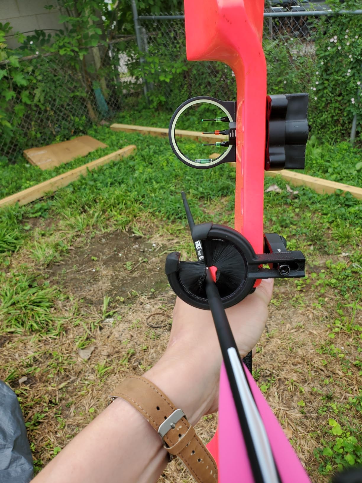 THREE ARCHERS Archery Arrow Rest Brush Capture Arrow Rest for Compound & Recurve Bow Hunting Whisker Arrows Stand Targeting & Hunting Accessories customer photo 1