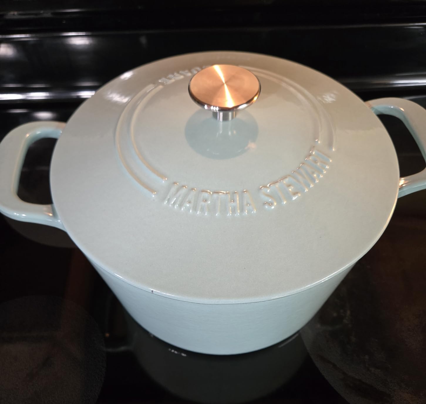 MARTHA STEWART Gatwick 7-Quart Enamel Cast Iron Dutch Oven – Linen White With Gold – Heavy-Duty Dutch Oven for Slow Cooking, Braising & Baking customer photo 1