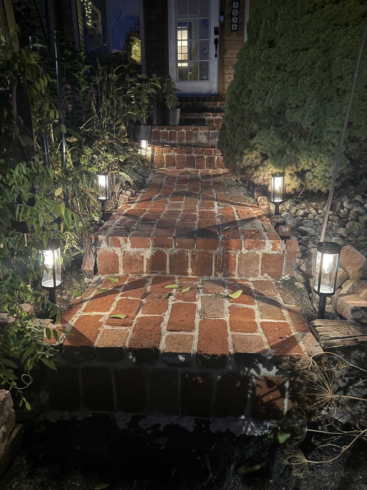 BITPOTT Solar Lights Outdoor, 8 Pack, Warm White, IP65 customer photo 2