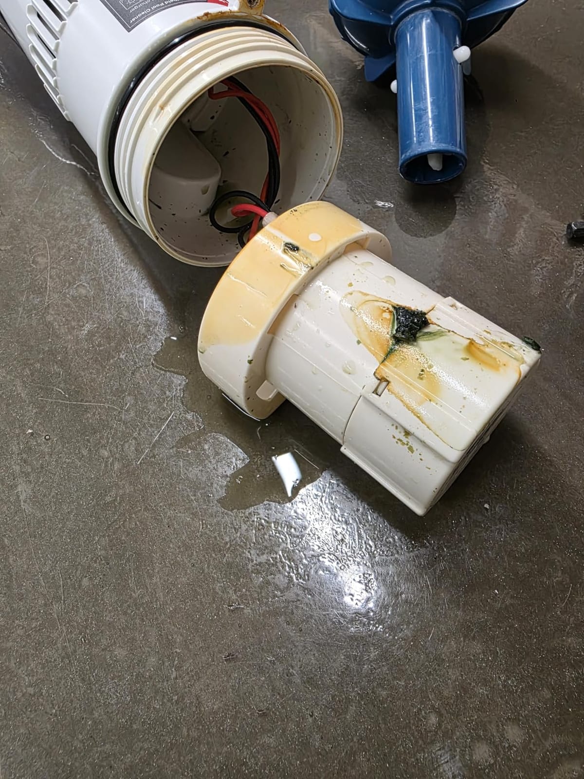 Pool Vacuum for Above Ground Pool with a Telescopic Pole, Running time up to 1H, Handheld Rechargeable Pool Cleaner with Powerful Suction up to 18.5 gallons/min, Ideal for Leaves & Debris, PC10 customer photo 2