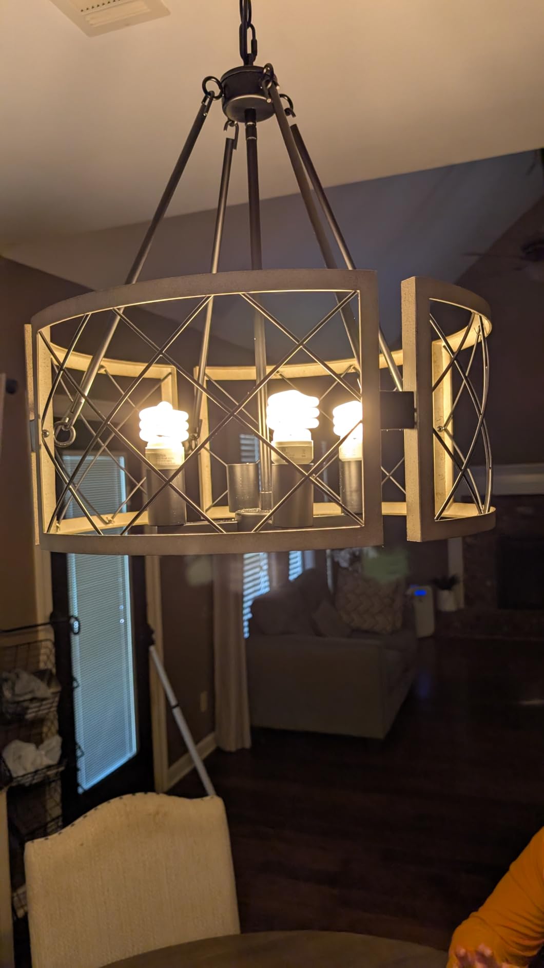 SANTOSTOCK D19'' Farmhouse Chandelier, 4-Light Adjustable Dining Room Light Fixture Kitchen Island Lighting, Rustic Hanging Lights for Entryway Foyer Bedroom Living Room, Black & White Oak customer photo 2