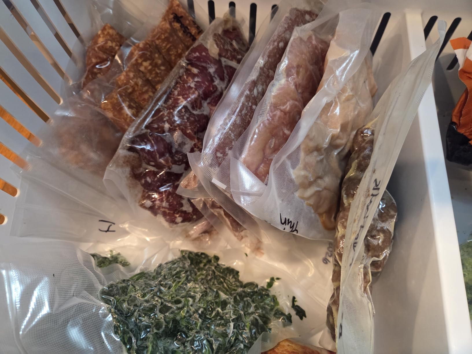 Syntus 150 Pcs Vacuum Sealer Bags for Food, 8x12+11x16+6x10, BPA Free customer photo 2