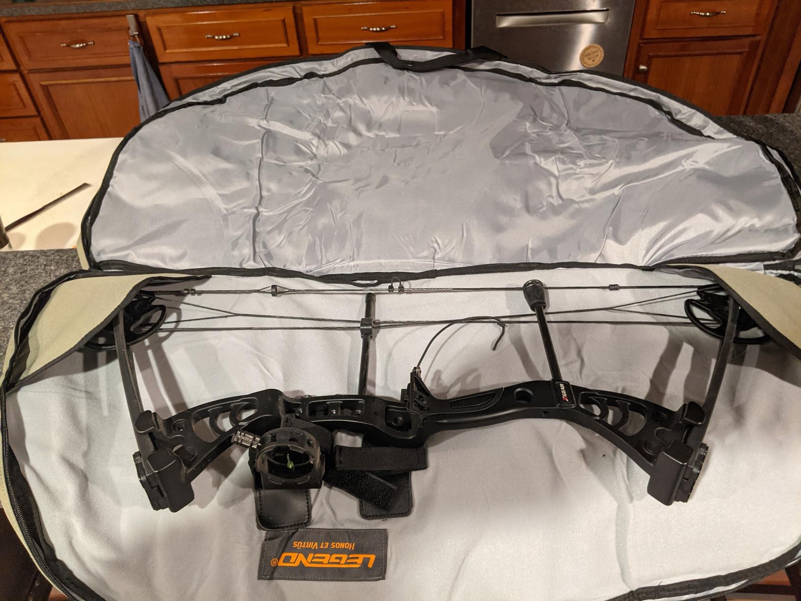 LEGEND Essential Compound Bow Case - Soft Bow Case for Compound Bow & Archery Accessories, Premium Bow Bag with Durable Nylon Fabric, Lightweight Archery Case with Backpack Strap - 36