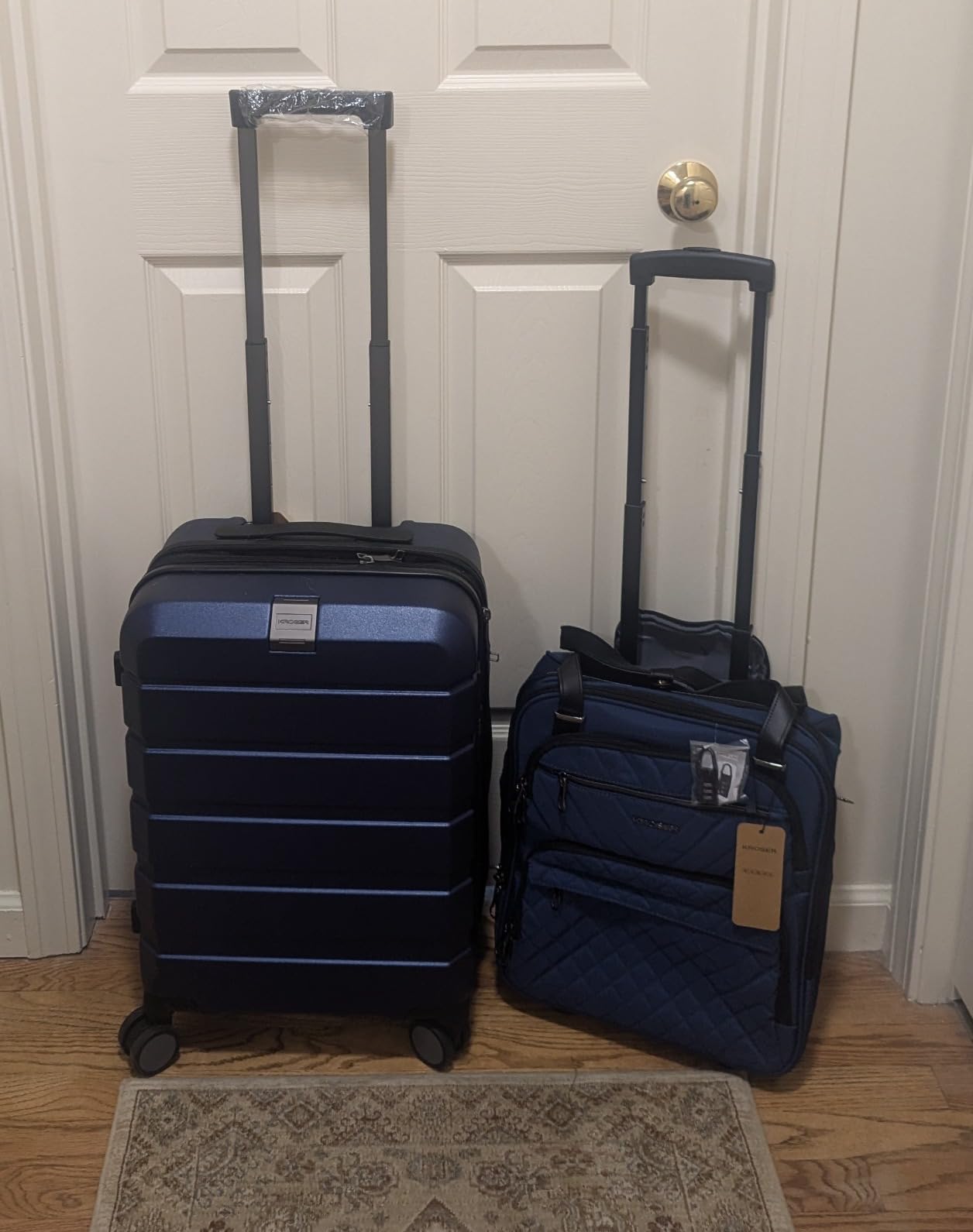 KROSER Hardside Expandable Carry On Luggage with Spinner Wheels & Built-in TSA Lock, Durable Suitcase Rolling Luggage with USB Port, Carry-On 20-Inch, Silver Grey customer photo 1