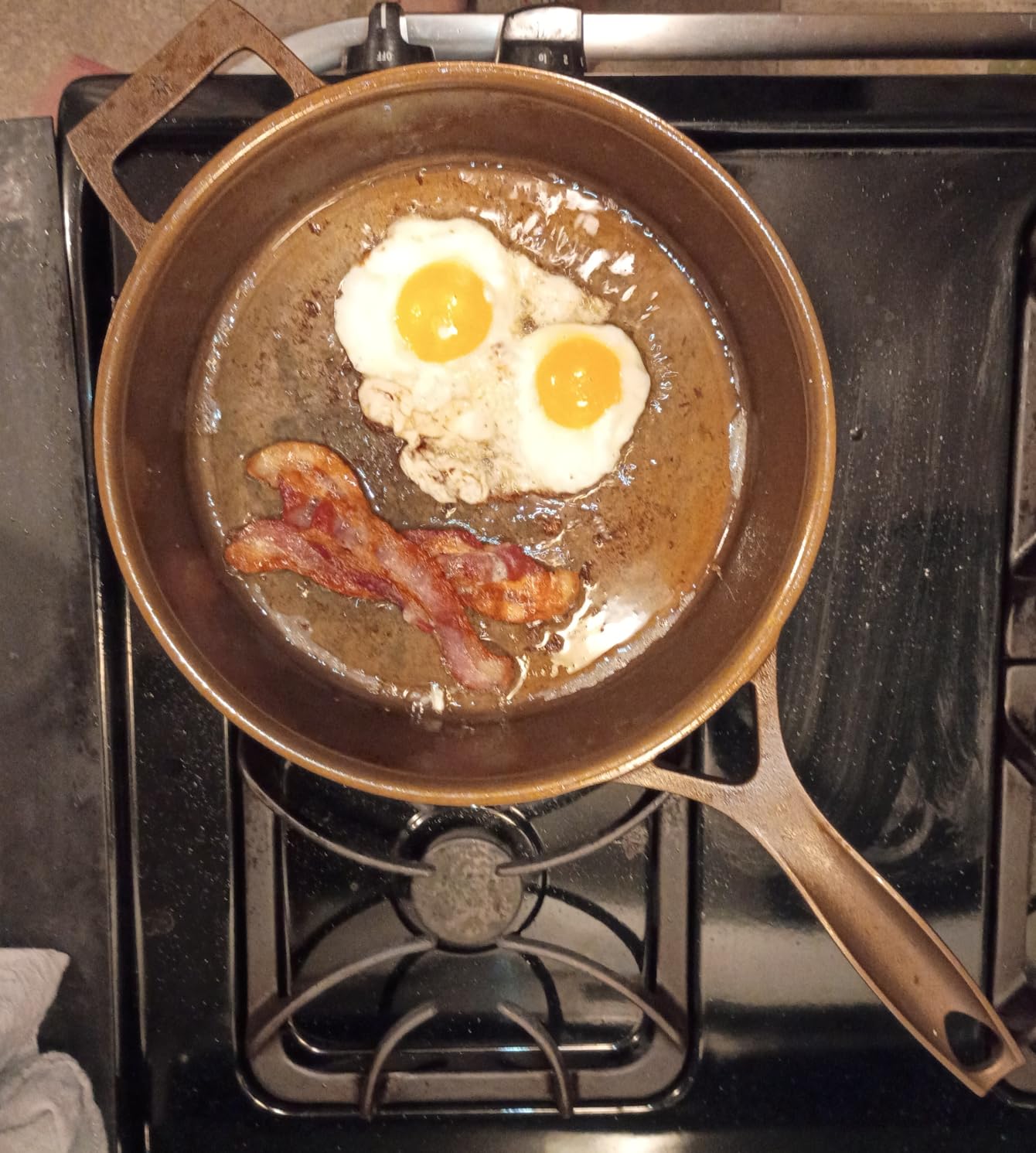 Stargazer 12-Inch Cast Iron Skillet | Made in USA, Seasoned, Premium Frying Pan for Grilling, Searing, Baking & More – Durable Cast Iron with Smooth Cooking Surface customer photo 2