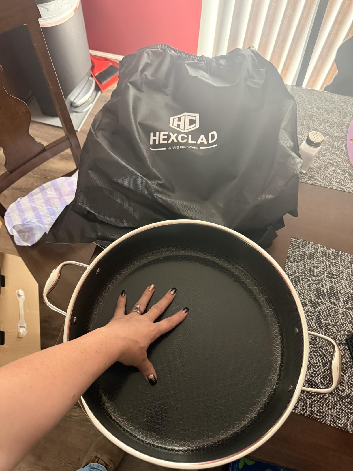 HexClad 5.5 Qt Hybrid Nonstick Deep Sauté Frying Pan & Lid, Induction Ready customer photo 1