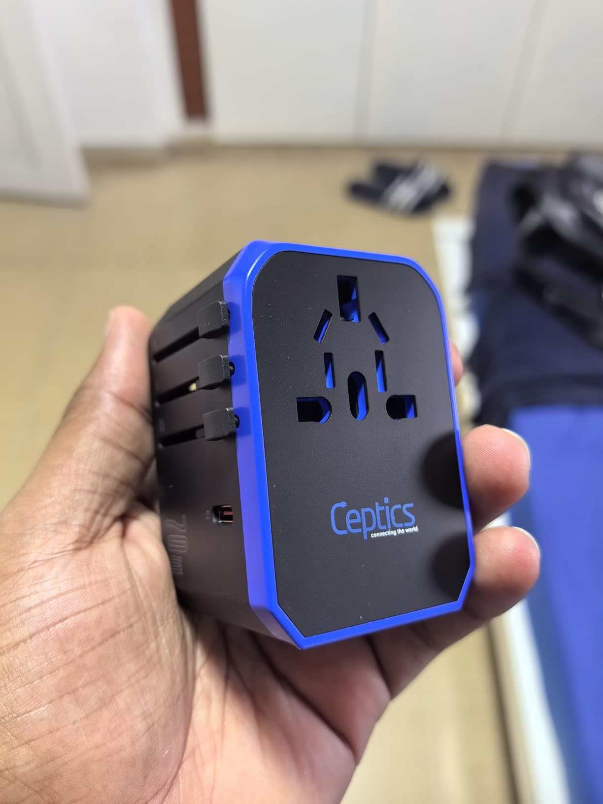 Ceptics 70W GAN Universal Travel Adapter, 2 USB-A, 3 USB-C, Universal Input customer photo 2