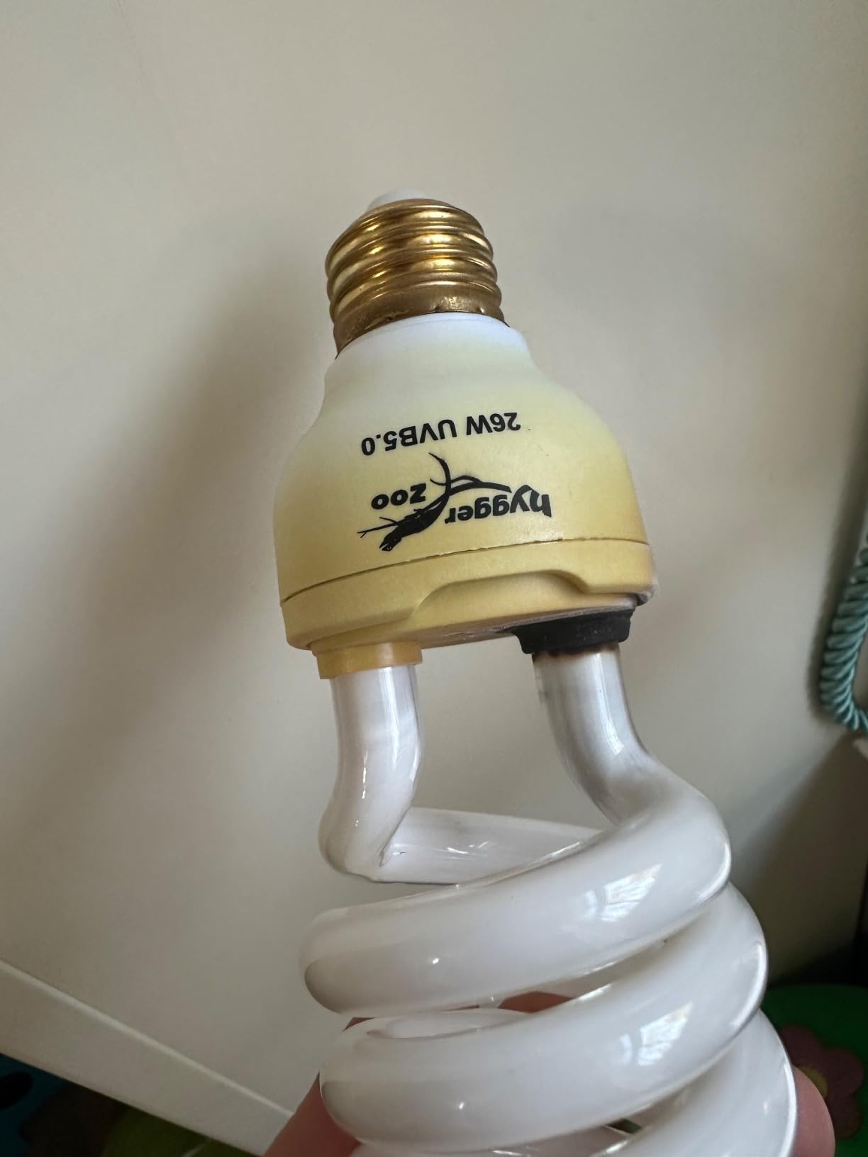 UVB Bulb for Reptiles, 10.0 26W UVB Light for Reptiles, Hygger zoo UVA UVB Reptile Light Bulb Reptile UVB Bulb UVB Light for Bearded Dragon Turtle Lizard Reptile Lamp Terrarium Lamp for Desert Reptile customer photo 1