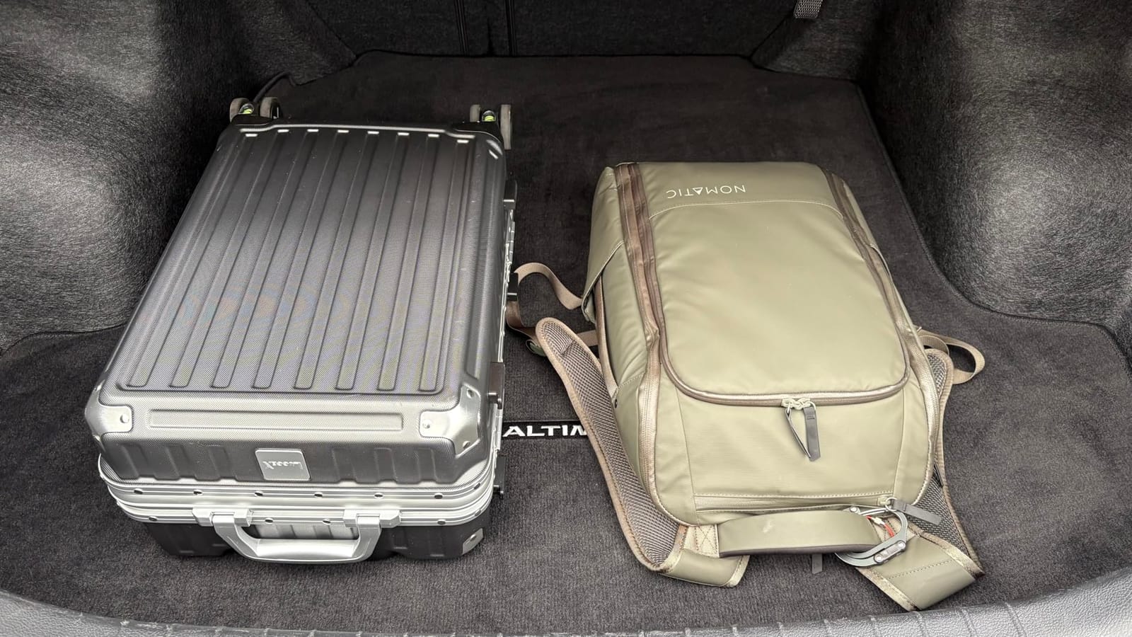 LUGGEX 28 Inch Zipperless Checked Luggage, Charcoal Metallic customer photo 1