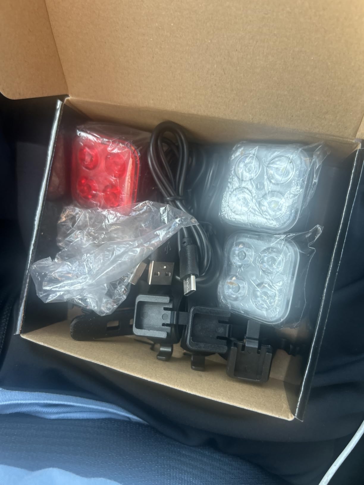 Akale Bike Lights Set, Rechargeable Bicycle Lights Front and Rear, 4 Light Mode Options, Bike Headlight, IPX4 Waterproof, Easy to Install for Men Women Road customer photo 1