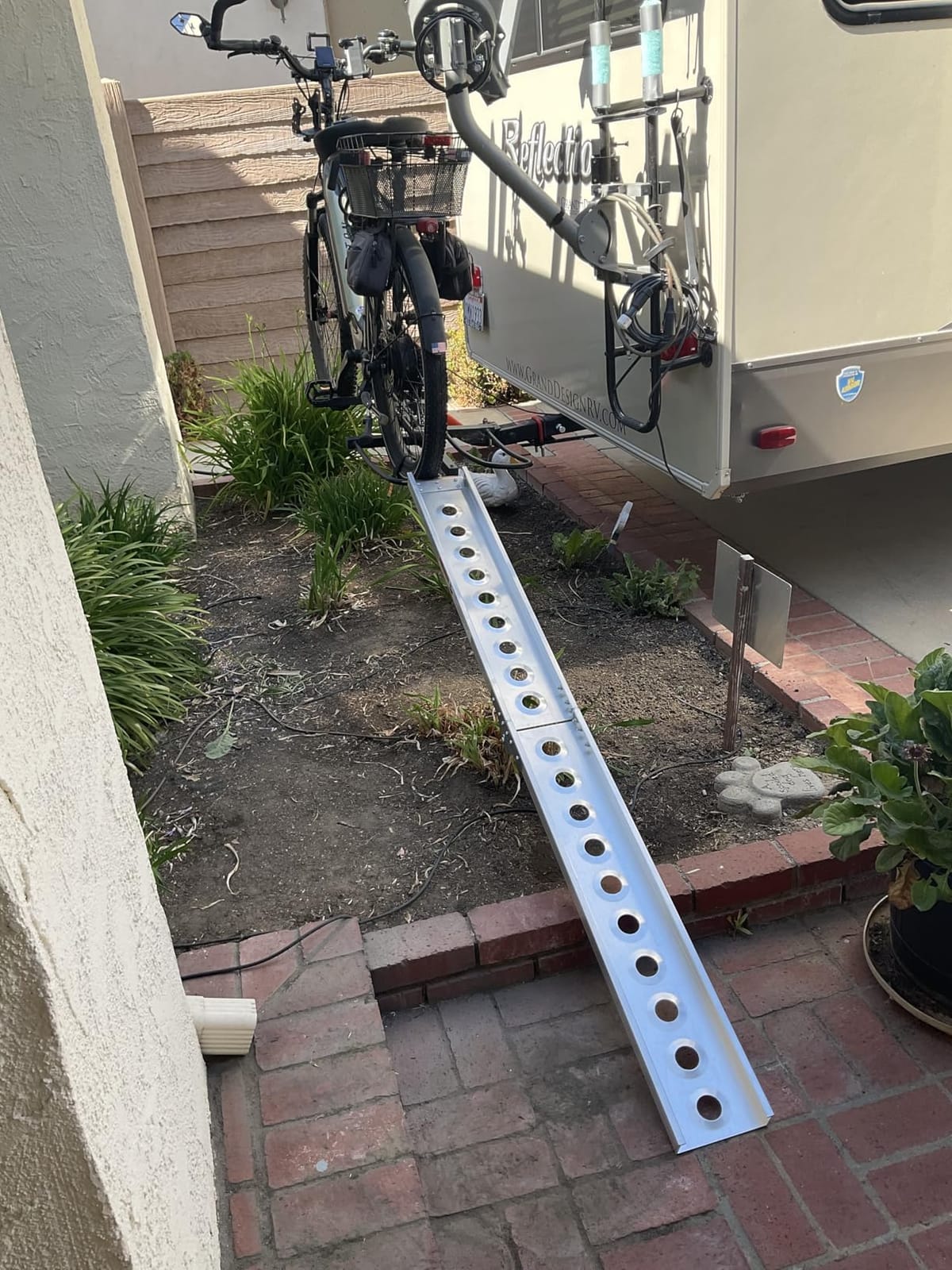6FT Folding Motorcycle Loading Ramp, 440 lb Aluminum Ramp for Bikes customer photo 1