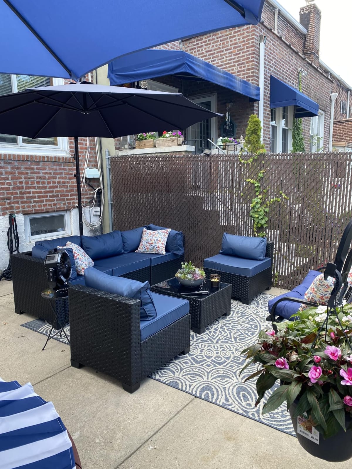 HOMSHADE 10ft Cantilever Patio Umbrella with Base Included, 30 MPH Wind-Resistant Offset Outdoor Hanging Umbrella with 45 Degree Infinite Tilt and Smooth Crank, 260gsm Solution-Dyed 8-Year Fade-Resistant Canopy for Backyard Pool Deck, Beige customer photo 1